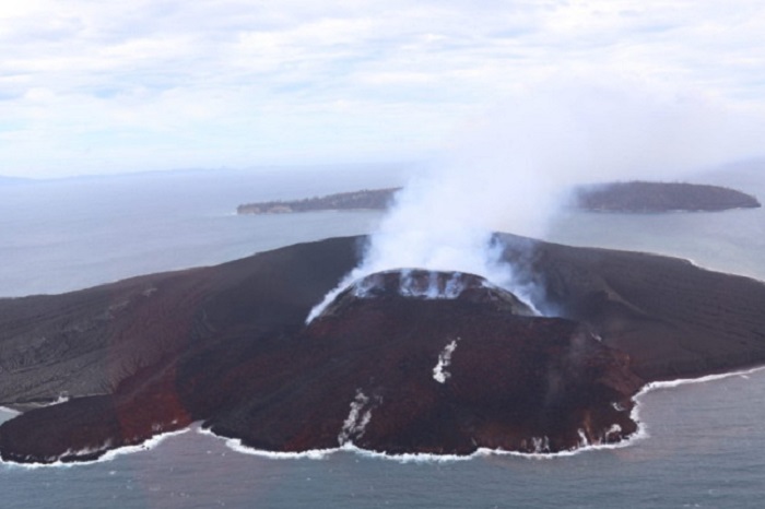 Gunung Anak Krakatau Erupsi. (Dok. BNPB)