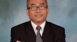 Budi Purnomo Karjodihardjo memaparkan strategi komunikasi krisis melalui penyampaian informasi yang cepat dan kredibel. Budi Purnomo Karjodihardjo mengatakan press release dinilai tetap relevan sebagai sarana menjaga kepercayaan publik di tengah derasnya arus informasi digital. (Dok. Sapulangit.com)

