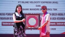 RVE Trans bersama Pemerintah Kabupaten Klungkung menandatangani Nota Kesepahaman (MoU) untuk mendorong transformasi Nusa Penida menuju pulau hijau dan bebas emisi pada 2027. (Dok. PT RVE Trans)